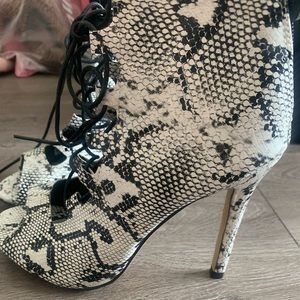 Snake print heels never worn